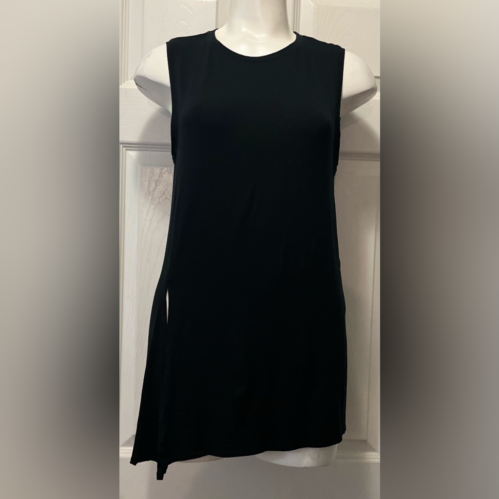Fabletics Black Athletic Blouse W/Side Slits Women’s Small